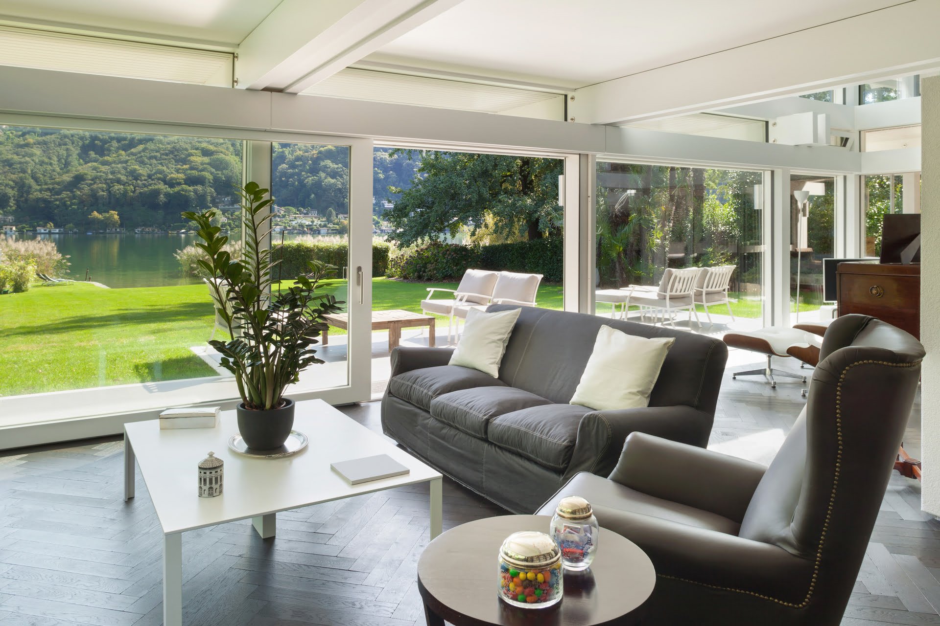 Étagère en Verre sur Mesure : maximiser l’espace avec panache ! 1 veranda en verre feuilleté sur mesure
